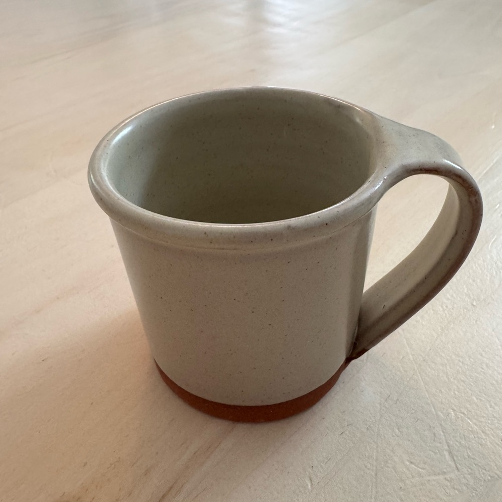 New York Stoneware Coffee Mug in Ivory